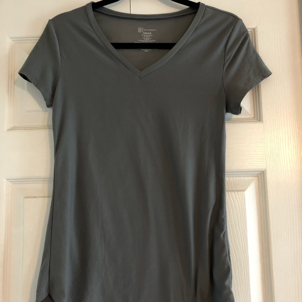 Gray short sleeve shirt